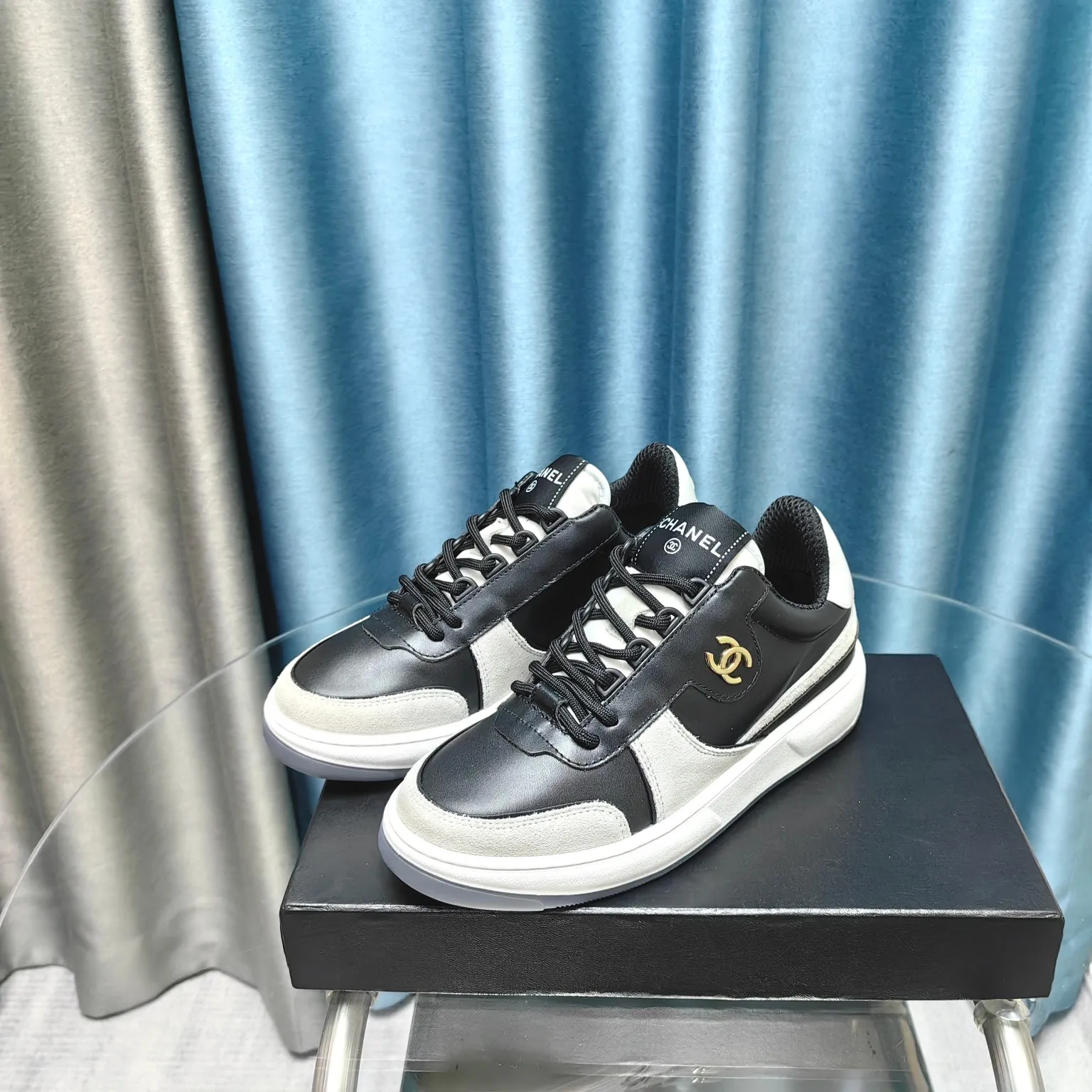 👟👟Ex-factory price 540👟👟 Men's size +10 Chanel Chanel - 2023 counter top casual sports shoes This classic design; the upper is electro-embroidered with a variety of techniques; the outsole is fashionable and sporty; it is unusual to incorporate a variety of color matching elements... The diversified mix and match is very beautiful and versatile, casual, fashionable, sports and outdoor can be taken into account. The counter boutique package is full set for women 35-40 and men 39-45 (Customized size 44.45)